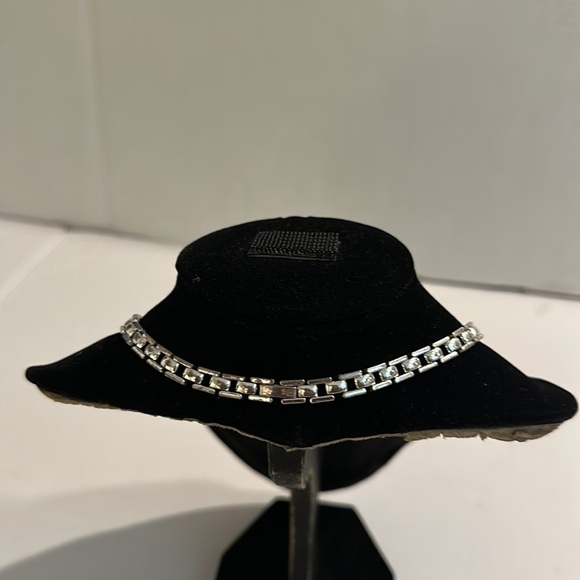 Silver Chain Necklace only. Pre owned - Picture 2 of 4